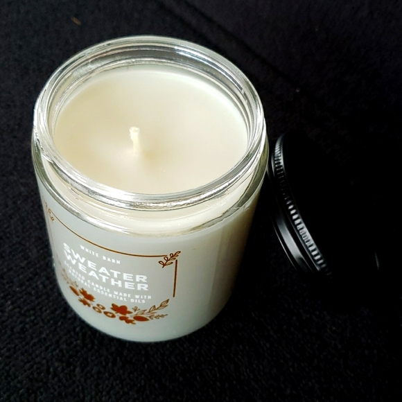 *❣3/25❣- Bath & Body Works - White Barn SWEATER WEATHER - Candle - Picture 3 of 5